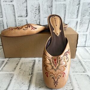 Pazzo Leather Embroidered Flats size 9M